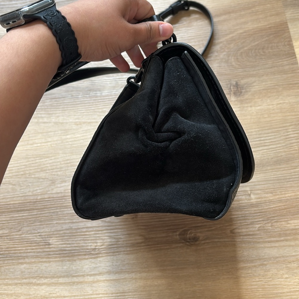 Coach Elegant Black Leather Shoulder Bag - Picture 5 of 16